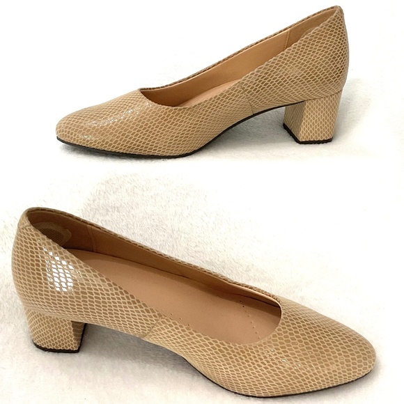 Nude Low Heel Almond Toe Snake Skin Loafer Pumps Tan  Slip On Dressy Shoe Sz 7 - Picture 2 of 14